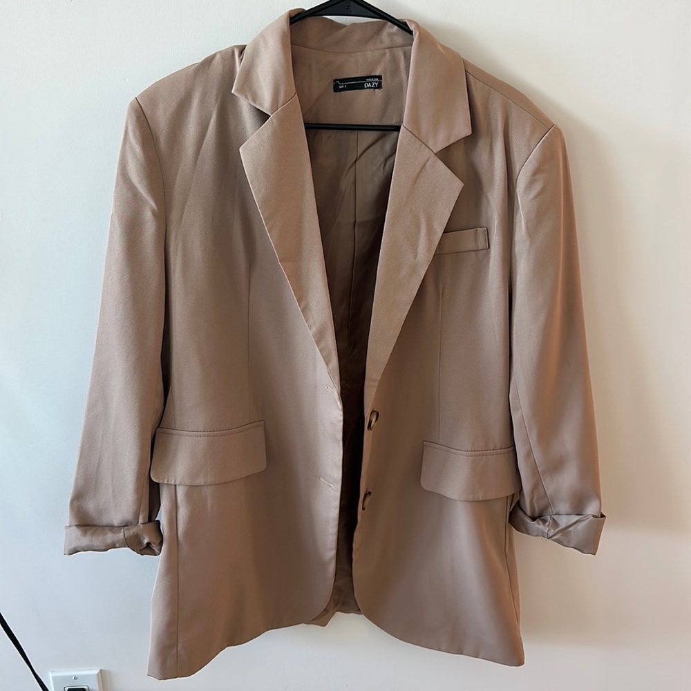 Oversized tan blazer in small but runs oversized